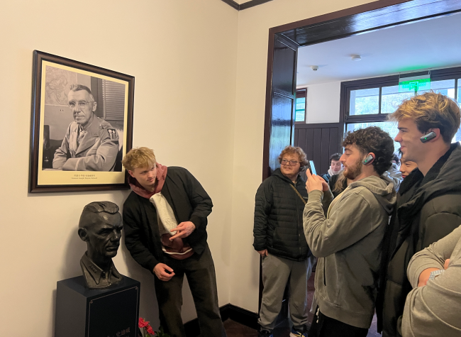 U.S. Students Explore Stilwell Museum and Forge Friendships in Chongqing