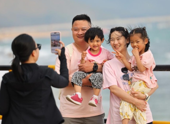 China Records 142 Million Domestic Travel Trips in New Year Holiday