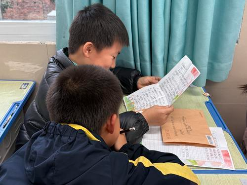 Pen Pals Reconnect a Digital Generation with the Lost Art of Letter Writing