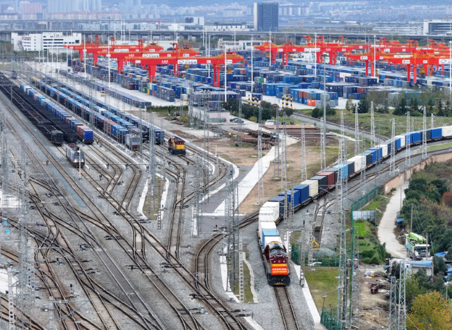 News Analysis: How China's Robust Foreign Trade Propels Global Prosperity?