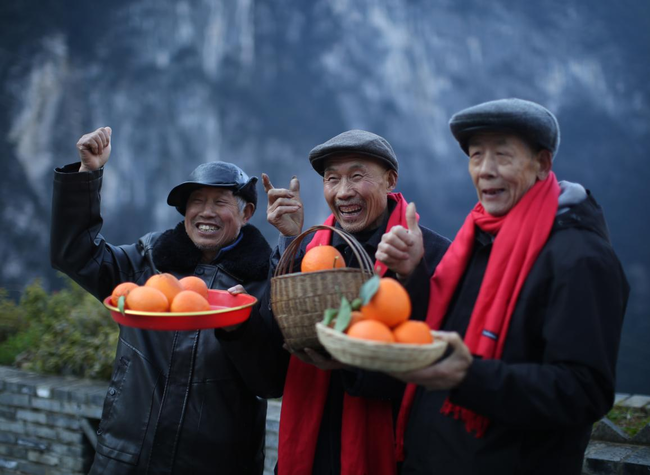Happiness in Focus: Photography Project Captures Village Life in Chongqing
