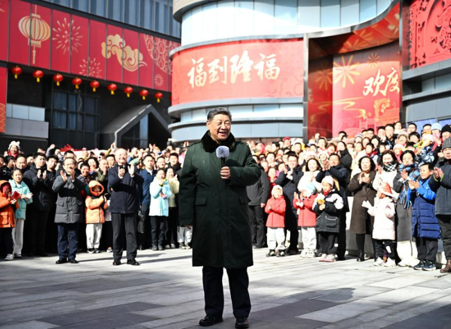 Xi Visits People in Beijing Ahead of Spring Festival, Extends Greetings to All Chinese