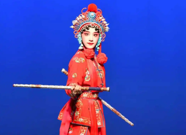 Chongqing Sichuan Opera Season Opens with Lantern Festival Fanfare, Showcases New Generation