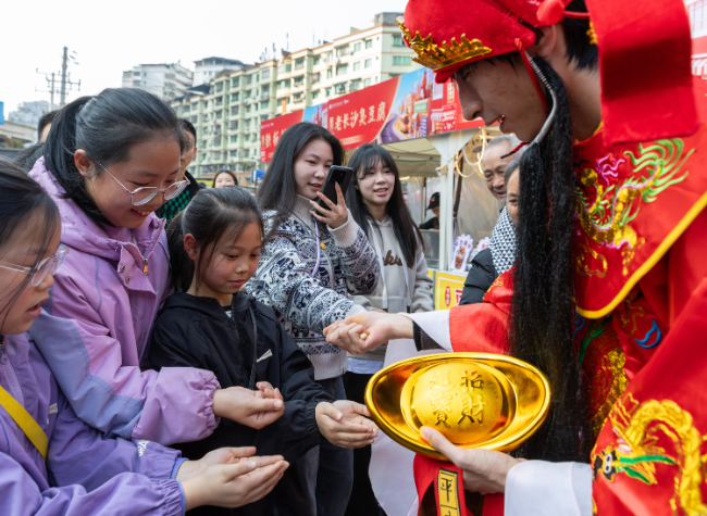 AI's Growing Role in China's Travel Market on Display During Holiday Boom