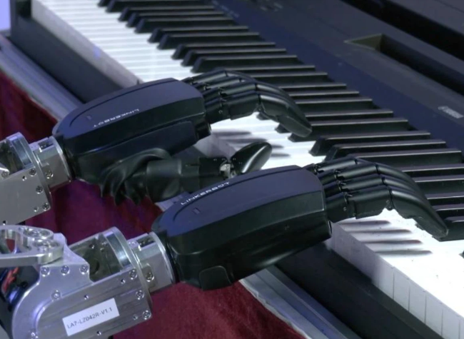 Economic Watch: AI Reshapes China's Workforce via New Professions, Constant Learning, One-Person Startups