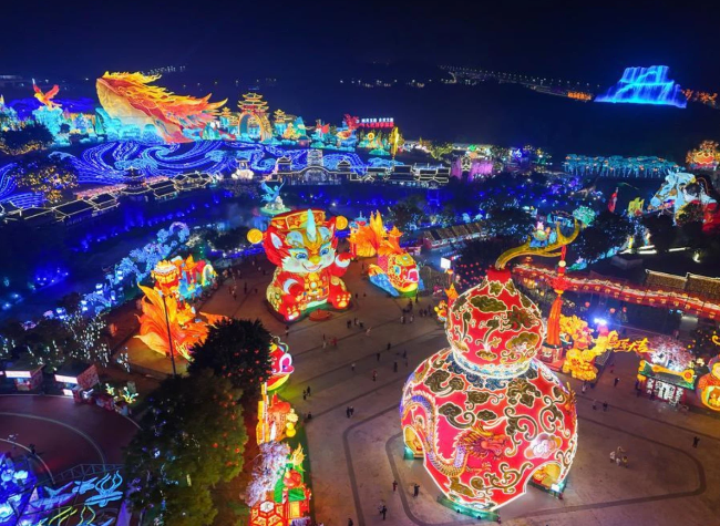 China's Traditional Lantern Show Shines with Innovation, Global Exchange