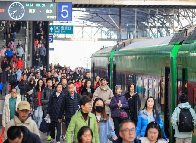 China's Railways Brace for Highest Peak of Spring Festival Holiday Return Trips