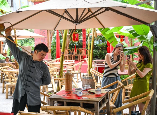 China's CPI Continues Expansion, PPI Decline Narrows Via Holiday, Policy Effects