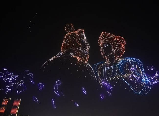 Aerial Comic Show! Ancient Chinese Love Story Takes to Chongqing's Skies in Drones