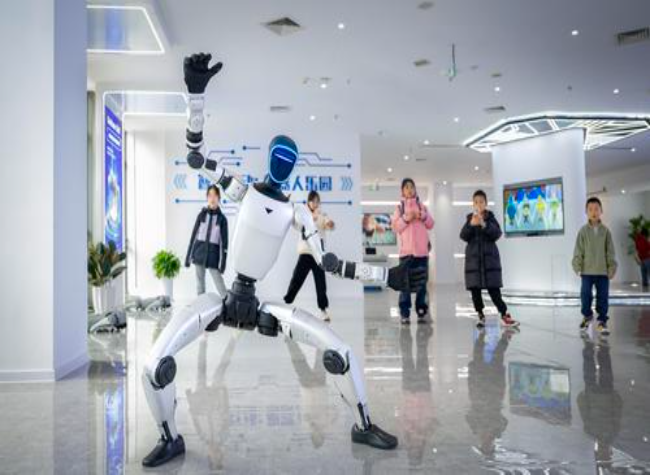 Chongqing Opens Robot and AI Center, Bringing Factory Tech to the Public