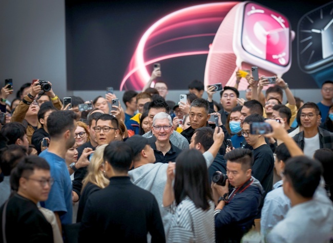 Tim Cook Visits Chengdu as First Asia-Pacific Stop of Apple's 50th Anniversary Global Celebrations