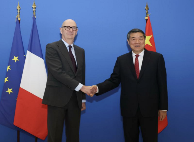 China, France Pledge to Deepen Economic, Financial Cooperation