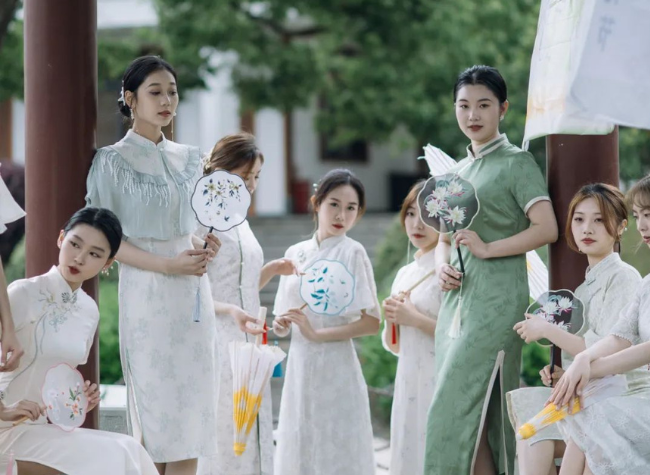 Chinese Town Breathes New Life into Traditional Qipao Industry