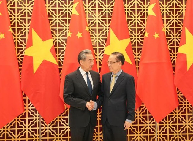 Chinese FM Meets With Vietnamese Counterpart