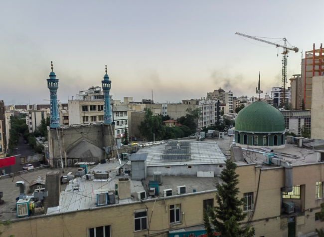 Chinese FM Holds Phone Talks with Omani, Iranian, French Counterparts on Middle East Situation