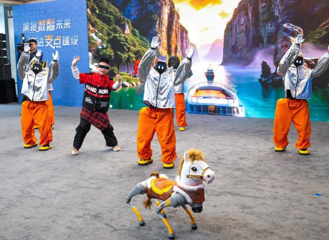 China Focus: Beyond Spectacles, Humanoid Robots Exploring Wider Applications