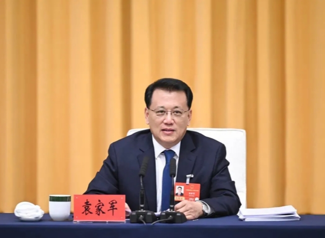 Chongqing's Top Official Answers Media: Commitment to Inland Opening-up and People's Livelihood as Priorities