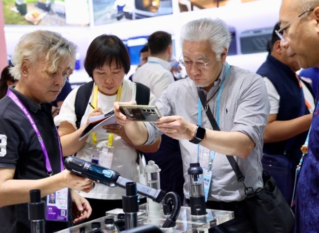 Foreign Buyers Hit Record in First Phase of China's Canton Fair