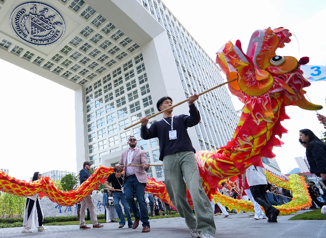 Youthful Journey: Over 100 U.S. Scholars and Students Kick off Exploring Trip in Chongqing