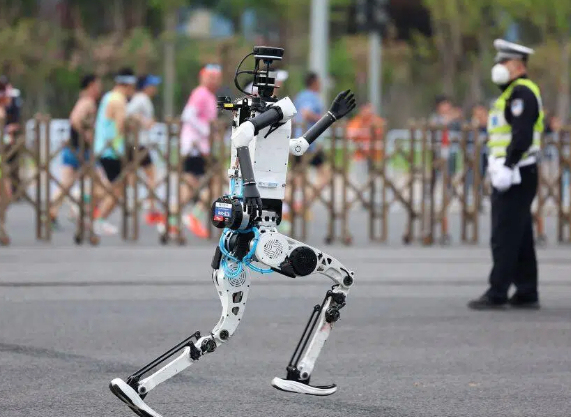 Feature: Beyond Just Finishing, Robots Outpace Human Runners at Beijing E-town Half-marathon