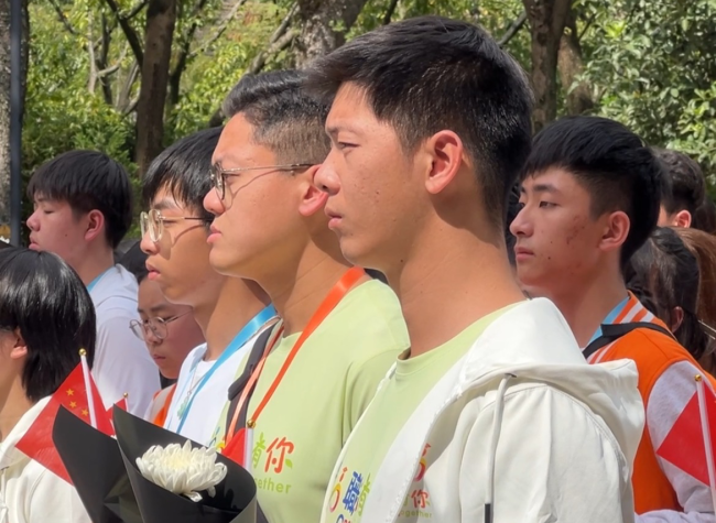 HK Students Honor Revolutionary Martyrs in Chongqing, Vow to Cherish Peace