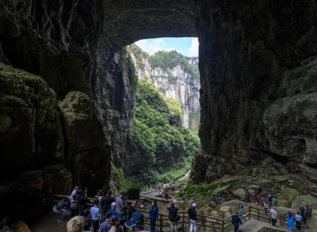 Overseas Chinese Media and Community Leaders Explore Wulong's World Heritage Landscape