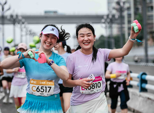 Chongqing Women's Half Marathon Sets Records, Showcases Mega-City Governance