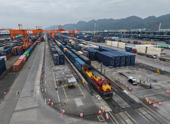 Chongqing NEVs Reach Laos in 5 Days as China-Laos Rail Service Goes Regular