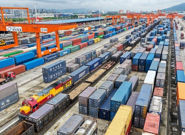 China's Trade Tops 11T Yuan for First Time, Central and Western Regions Surge Over 20%