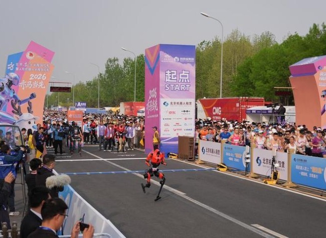 Beyond Just Finishing, Robots Outpace Human Runners at Beijing E-Town Half-Marathon