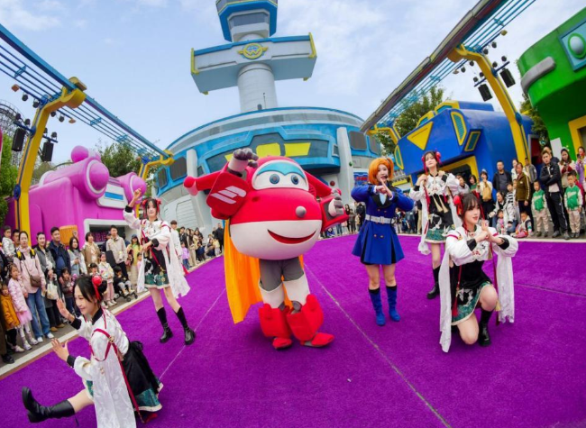 Family Trips Take Over China as Spring Break and Qingming Fuel Travel Craze