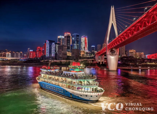 974,000+ Visitors: Chongqing's Night Cruise Boom!