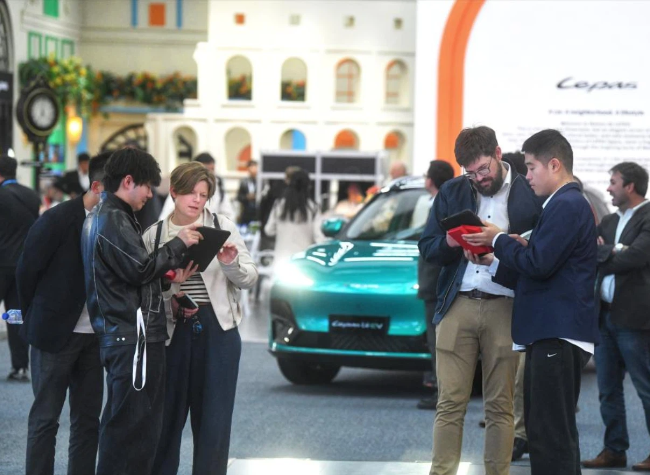 Across China: Foreign Buyers Laud China's Manufacturing Prowess in East China