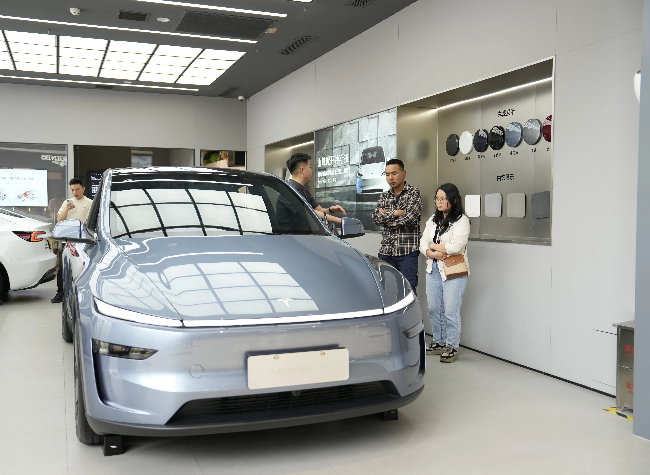 Holiday Crowds in Car Showrooms, but Is