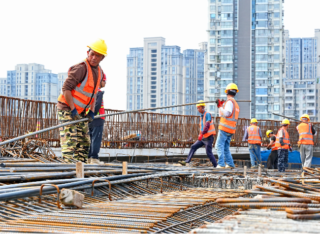 Chongqing's 7.5 Million Migrant Workers Power China's Construction and Manufacturing