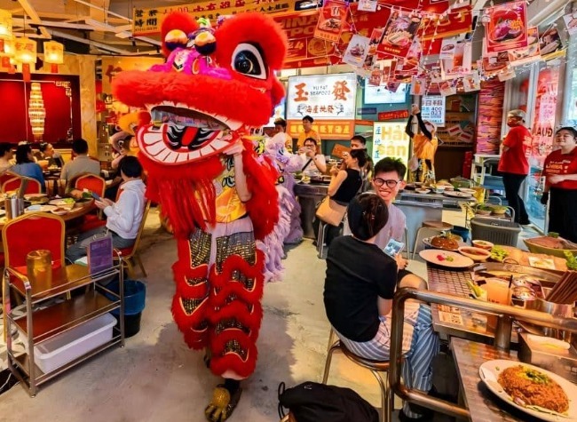Chinese Restaurant Chains Race Overseas, but the Real Test Is Moving Money