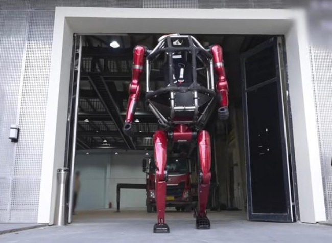 Unitree Secures Orders After Sensational Debut of Manned Mecha