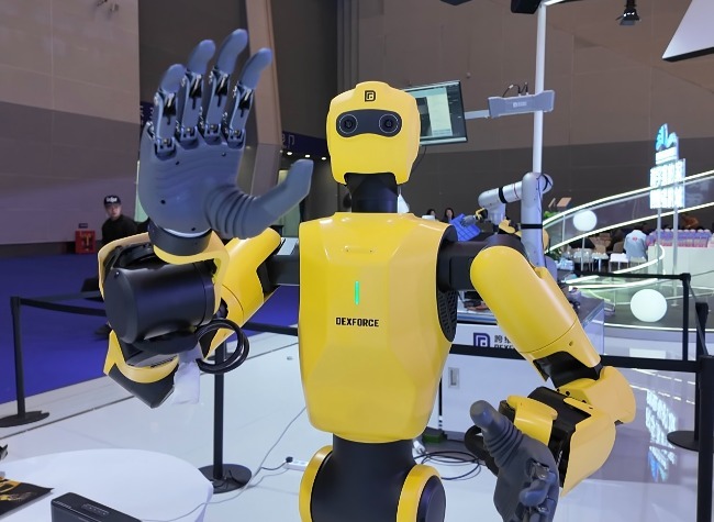 WCIFIT Opens in Chongqing with 1,400 Global Firms, Showcasing Robots, Flying Cars, and Local Cuisine