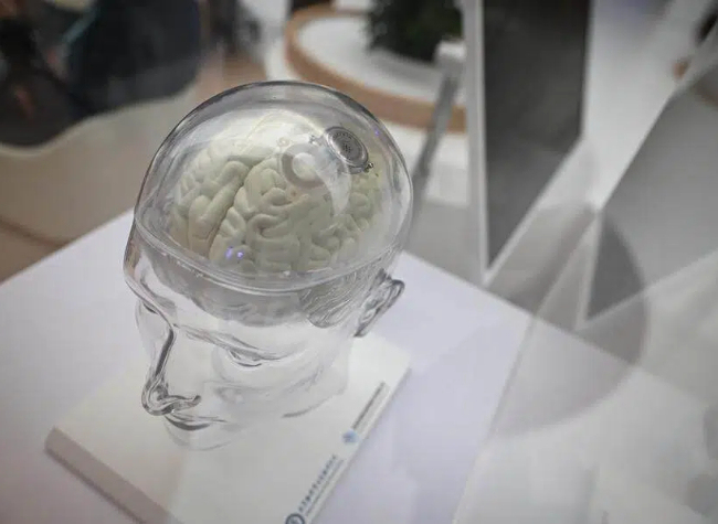 Chinese Vice Premier Stresses Developing Biomedicine, Brain-Computer Interface Industries