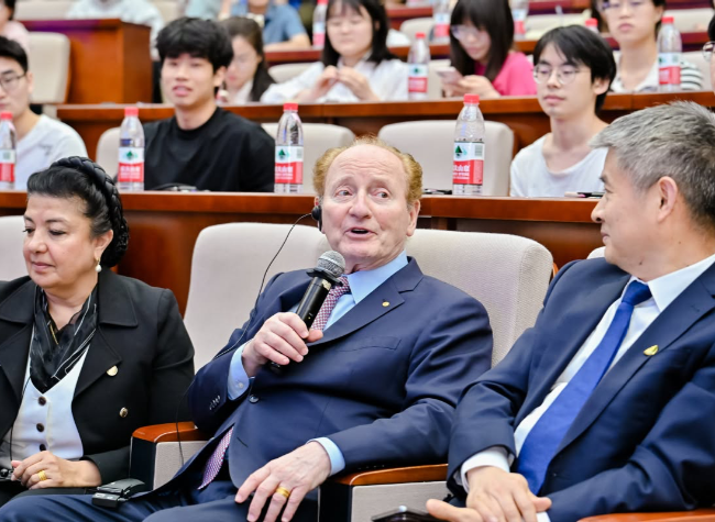 Robert C. Merton Establishes Nobel Laureate Workstation in Chongqing to Boost AI-Driven Finance