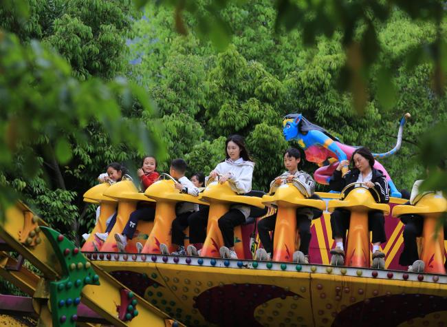 China's Summer Travel Boom Shifts Toward Deeper Experiences, Family Learning and Overseas Adventures