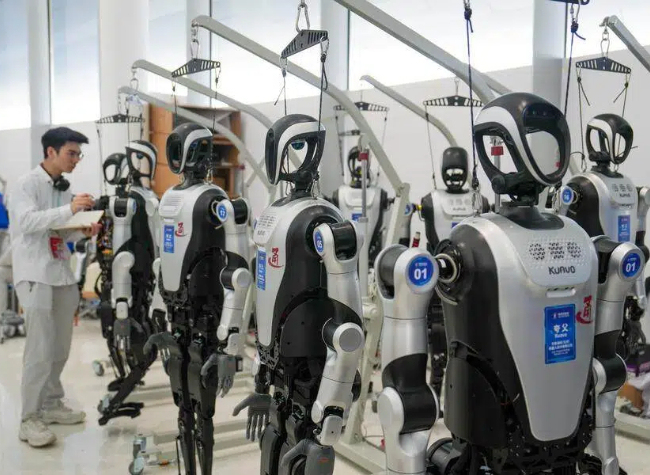 China Focus: Humanoid Robot Study Tours Ignite New Passion for AI among Chinese Youth