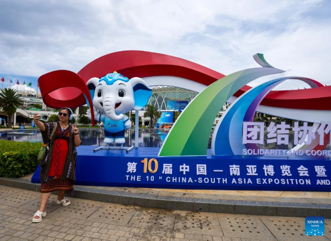 Projects Worth 27.7 Bln Yuan Inked at China-South Asia Expo