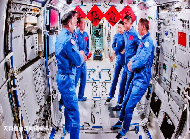 China's Shenzhou-23 Crew Tests New Measuring Device