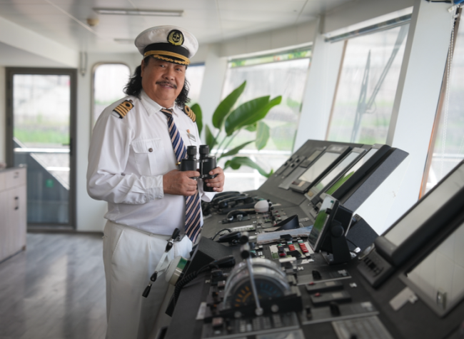 73-Year-Old Yangtze Captain Searches for Babies Born Aboard His Ship Decades Ago