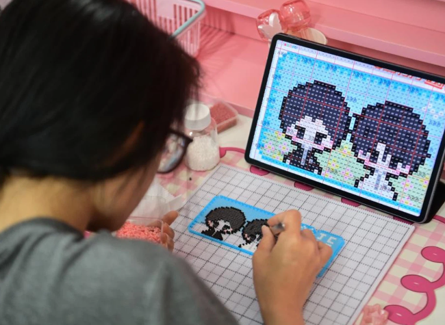 Economic Watch: Why Young Chinese Are Paying for The Pixel-Bead Experience