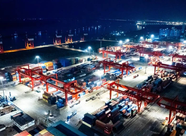 China Home to Eight of World's Top 10 Ports by Cargo Throughput