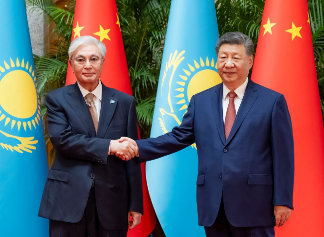 Xi Meets Kazakh President in Shanghai