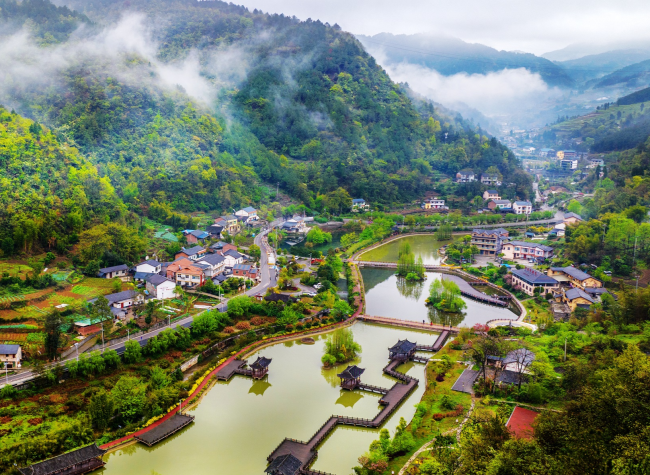 From Coal Village to Green Waters: Liangfeng's Transformation