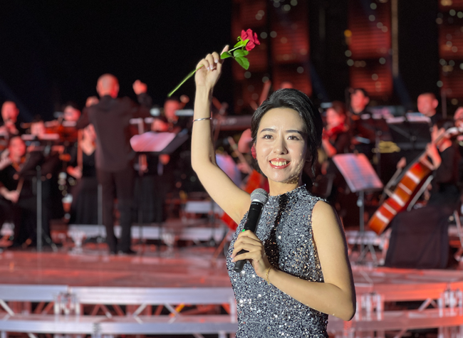 Chongqing Launches Weekly Riverside Concert Series to Boost Nighttime Cultural Economy
